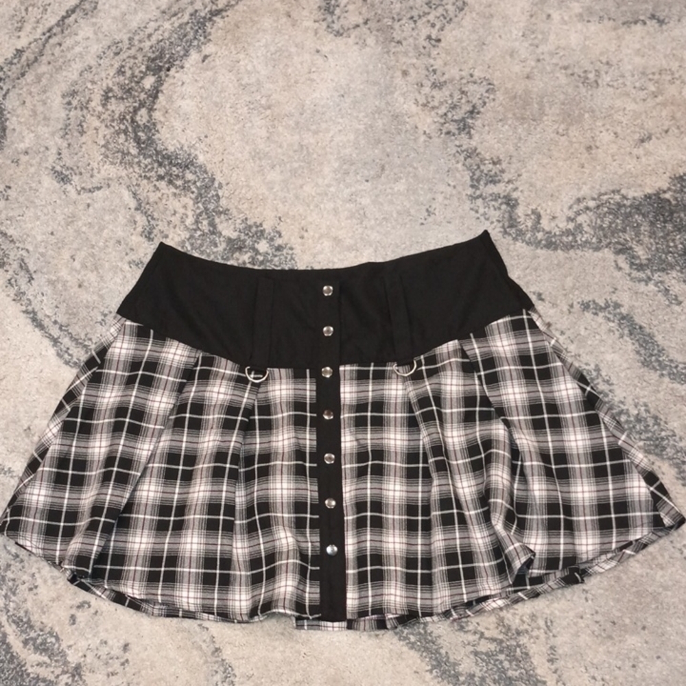 Hot Topic Black and White Skater Mini Skirt